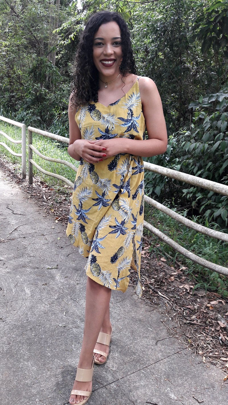 Vestido com estampa tropical Tendência verão