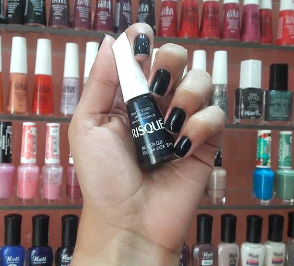 Coleção Esmaltes Escuros da Risqué 