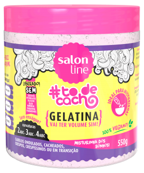 Com os cabelos úmidos é hora de aplicar o creme de pentear super volumão da Salon Line. Eu aplico no cabelo, de pouco a pouco até perceber a quantidade suficiente. Aplico e espalho com os dedos fazendo fitas, dou uma balançada nos fios para se soltarem e amasso de baixo para cima. Eu faço dedoliss apenas nas mechas onde tenho textura mais ondulada no meu cabelo. Pois assim, sei que todo cabelo ficará bem definido. Vou amassando meu cabelo bem, tem que caprichar na finalização.