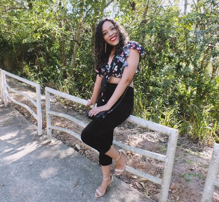 CROPPED E CALÇA JOGGER DE VELUDO LOOK DO DIA 