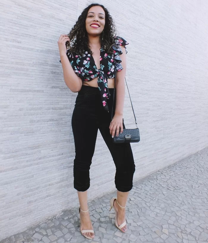 CROPPED E CALÇA JOGGER DE VELUDO LOOK DO DIA