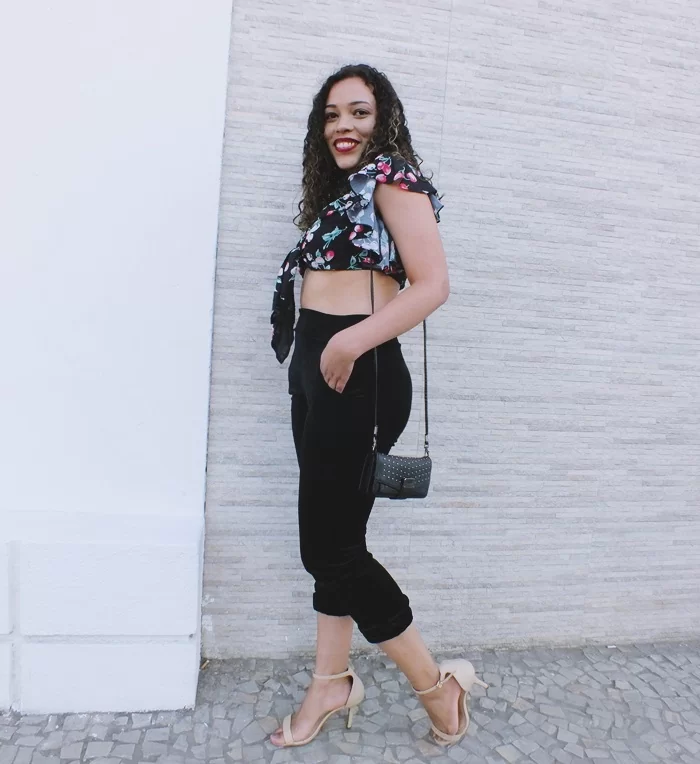 CROPPED E CALÇA JOGGER DE VELUDO LOOK DO DIA