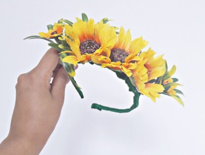 COMO FAZER UMA TIARA DE FLORES – DIY CARNAVAL