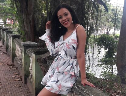 Vestido de Verão – Vestido Floral com manga assimétrica