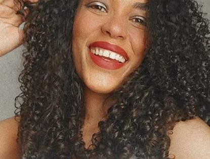 Cabelo ressecado e com frizz: Veja como recuperar seus fios