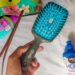 Como limpar a escova de cabelo da forma certa