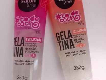 Cabelos definidos com gelatina de fixação Salon Line