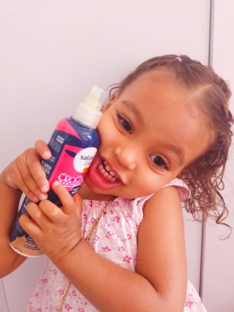 Cabelo de criança: cuidando com spray antinós Salon Line Kids