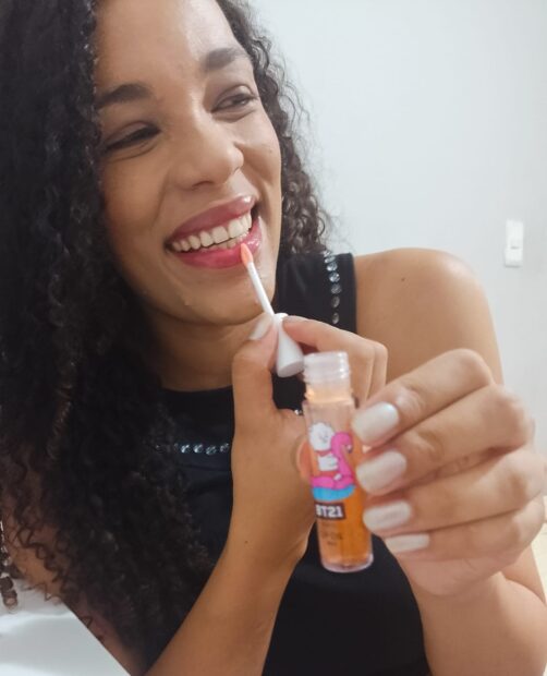 Lip Oil produto multifuncional e perfeito para cuidar dos lábios