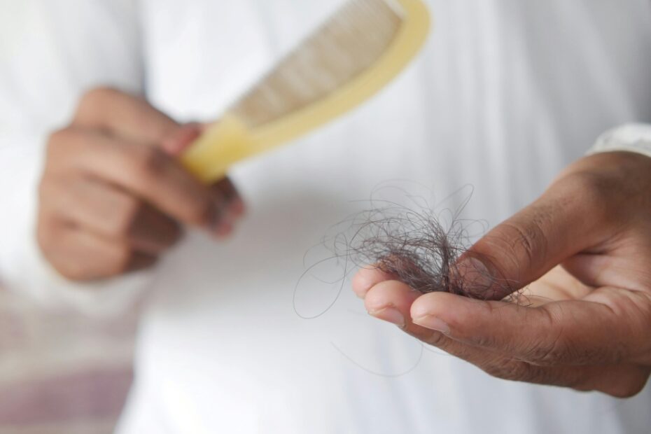 Cabelos Fortes na Menopausa: Guia Definitivo para Saúde Capilar