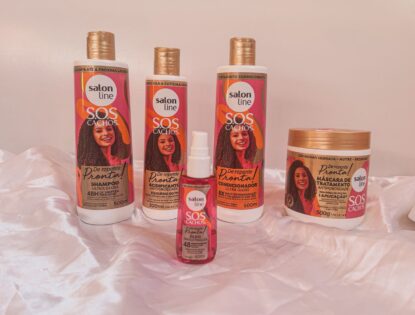 Cabelo hidratado com a linha De repente pronta da Salon Line
