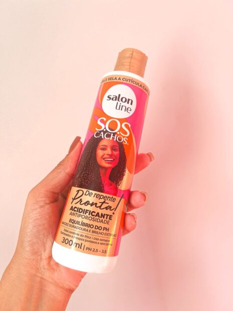 Cabelo hidratado com a linha De repente pronta da Salon Line