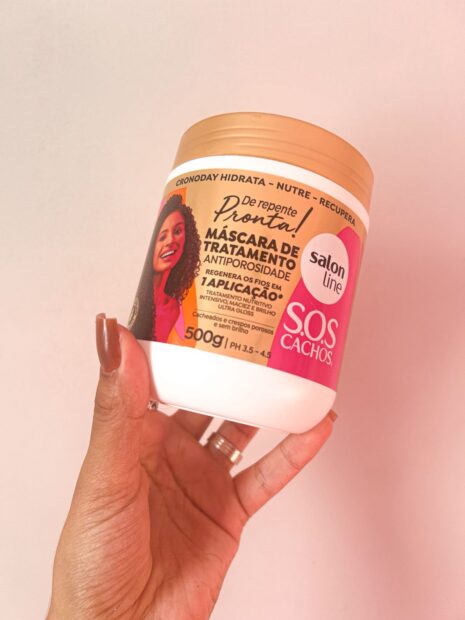 Cabelo hidratado com a linha De repente pronta da Salon Line