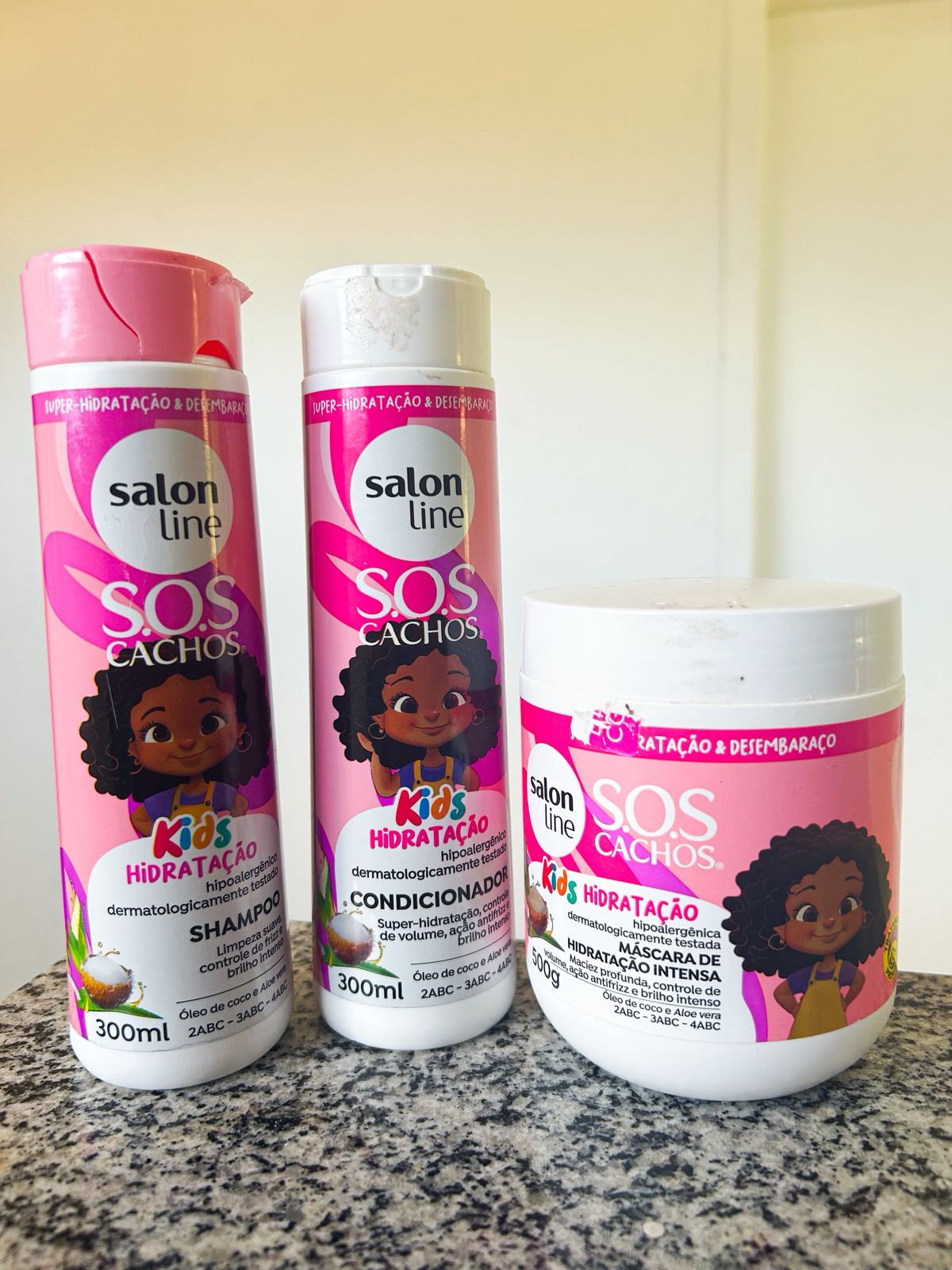 Cabelo cacheado infantil usando SOS Cachos Kids Hidratação Salon Line