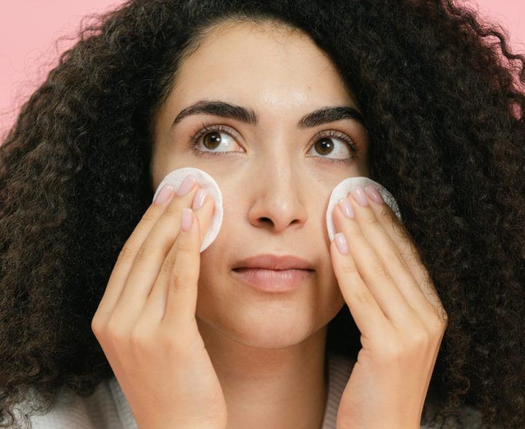 Skin-icing o que é, benefícios e riscos Dermatologista explica
