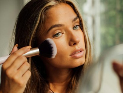 Maquiagem faz mal para pele? Dermatologista lista os mitos e verdades