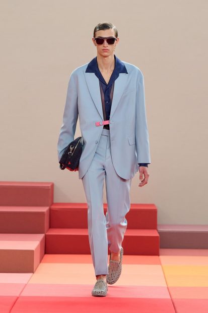 Fendi apresenta coleção feminina e masculina Primavera/Verão alfaiataria azul