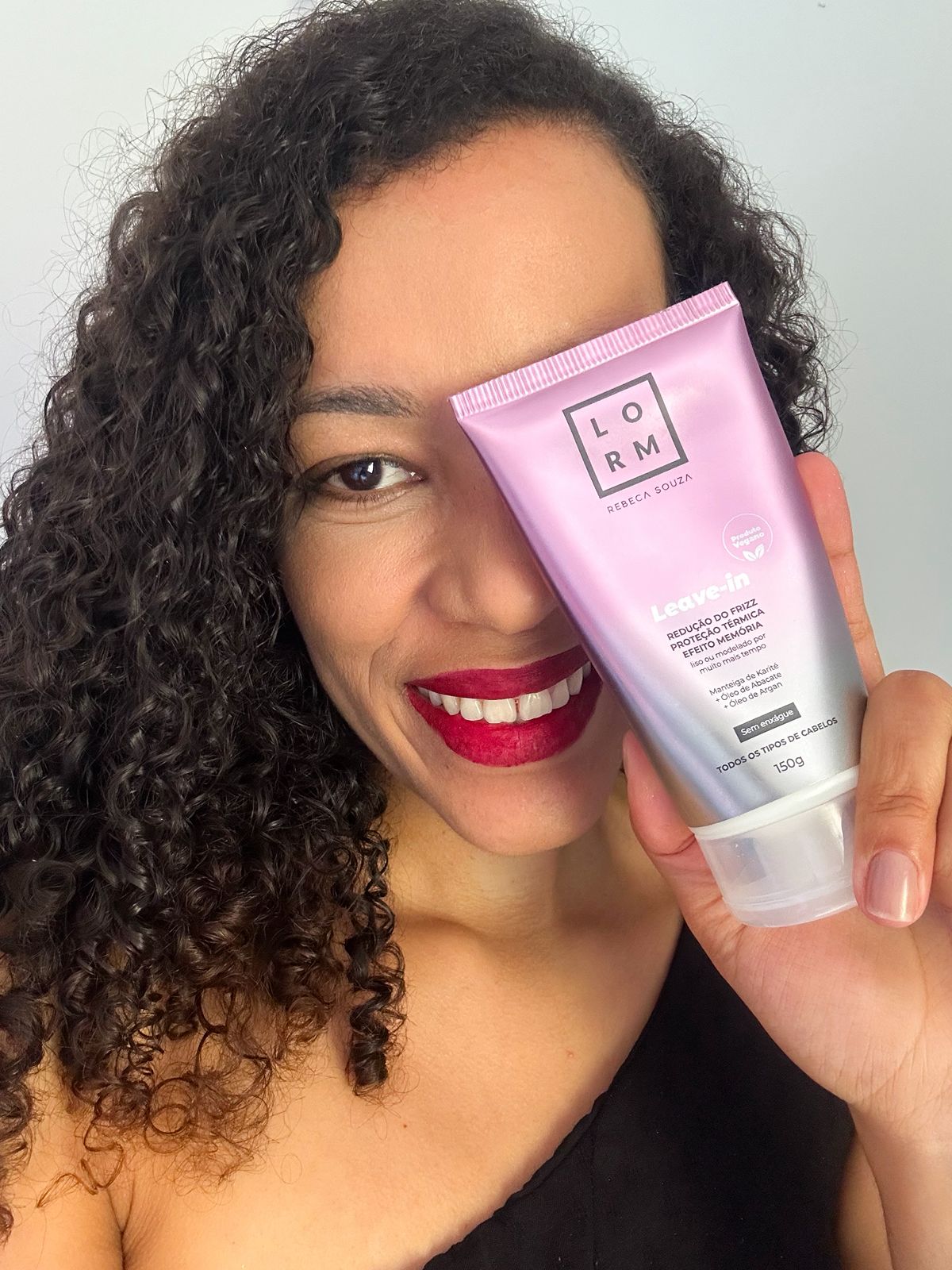Cachos definidos e sem frizz Leave-in da Lorm é seu novo aliado