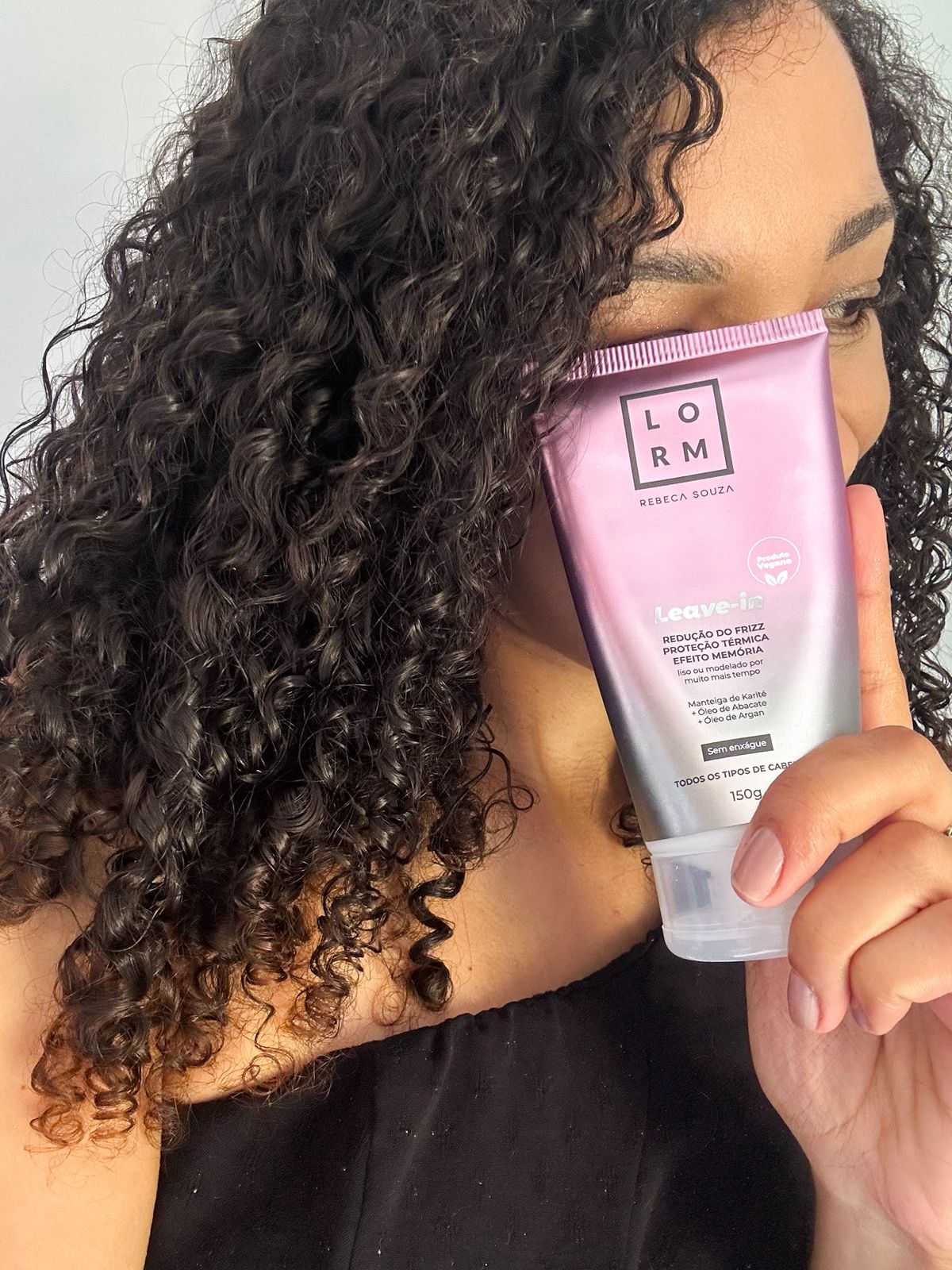 Cachos definidos e sem frizz Leave-in da Lorm é seu novo aliado