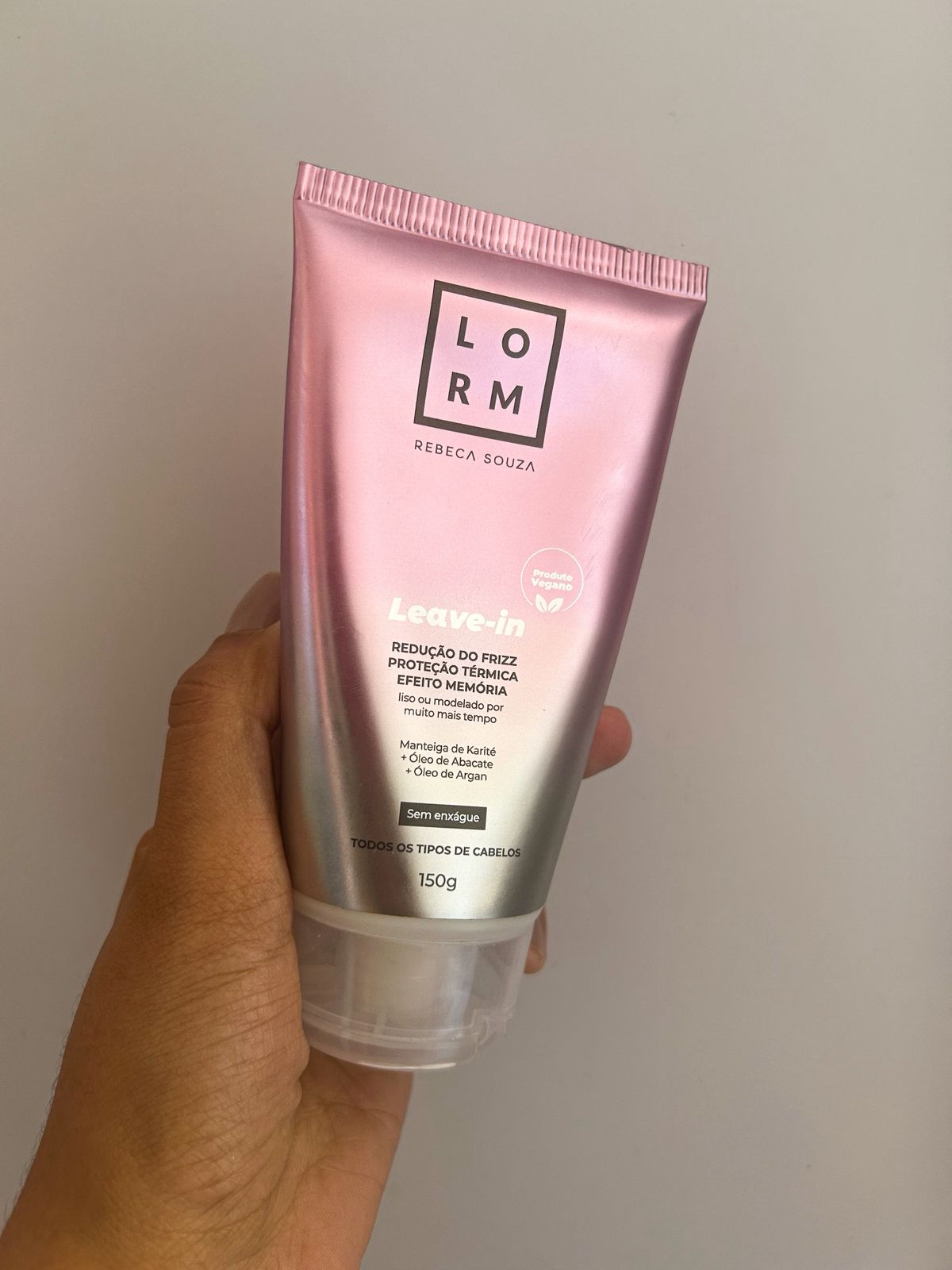Cachos definidos e sem frizz Leave-in da Lorm é seu novo aliado