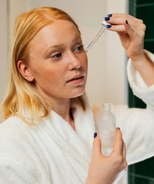 Ácidos para o rosto o perigo do uso sem orientação médica