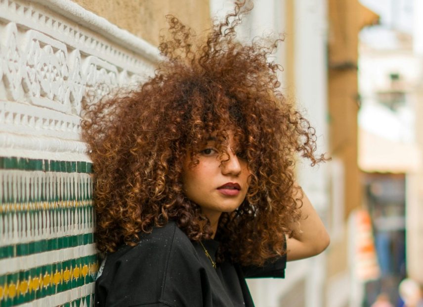 Cabelo Natural Não é Tendência, É Autonomia Manifesto contra a Permissão Estética