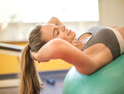 Quem treina precisa lavar o cabelo todo dia?