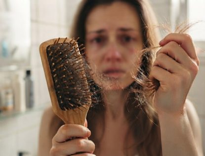 Queda de cabelo na primavera: como cuidar dos fios sem errar?