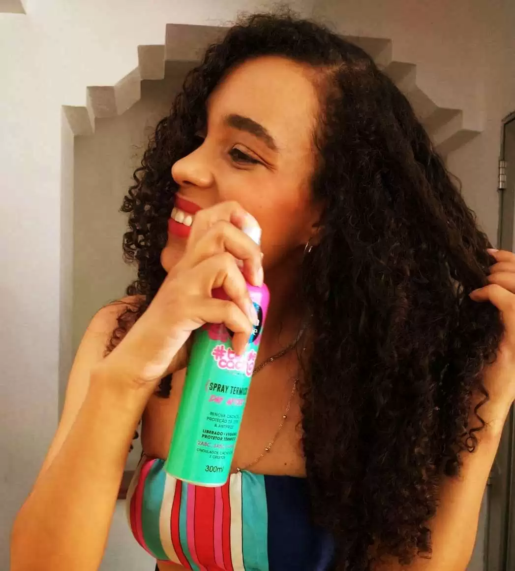 Spray térmico Salon Line Renova Cachos e protege a cor