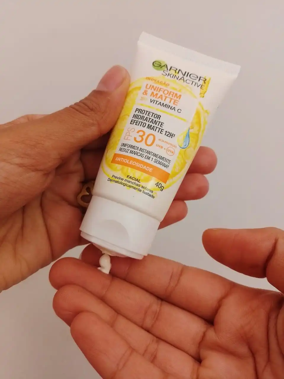 como se livrar das espinhas Protetor hidratante Garnier SkinActive com vitamina C