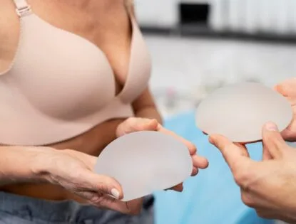 Doença do silicone leva mulheres a repensarem o uso da prótese