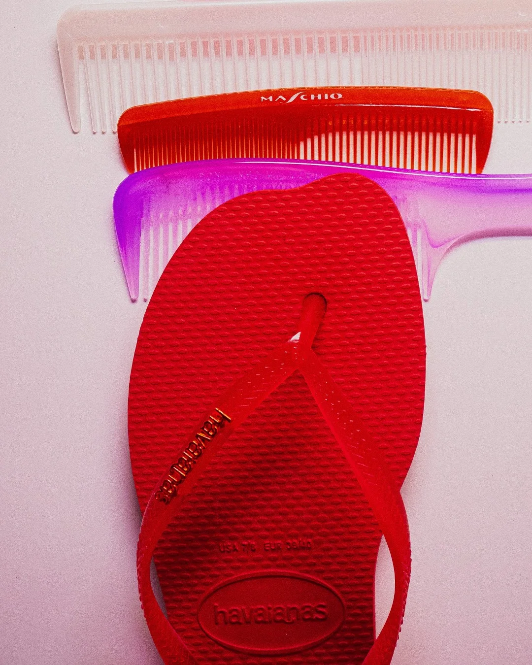 Havaianas lança sandália com tiras jelly e base curva a Slim Split